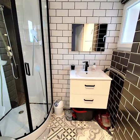 A L'abri Des Vagues *